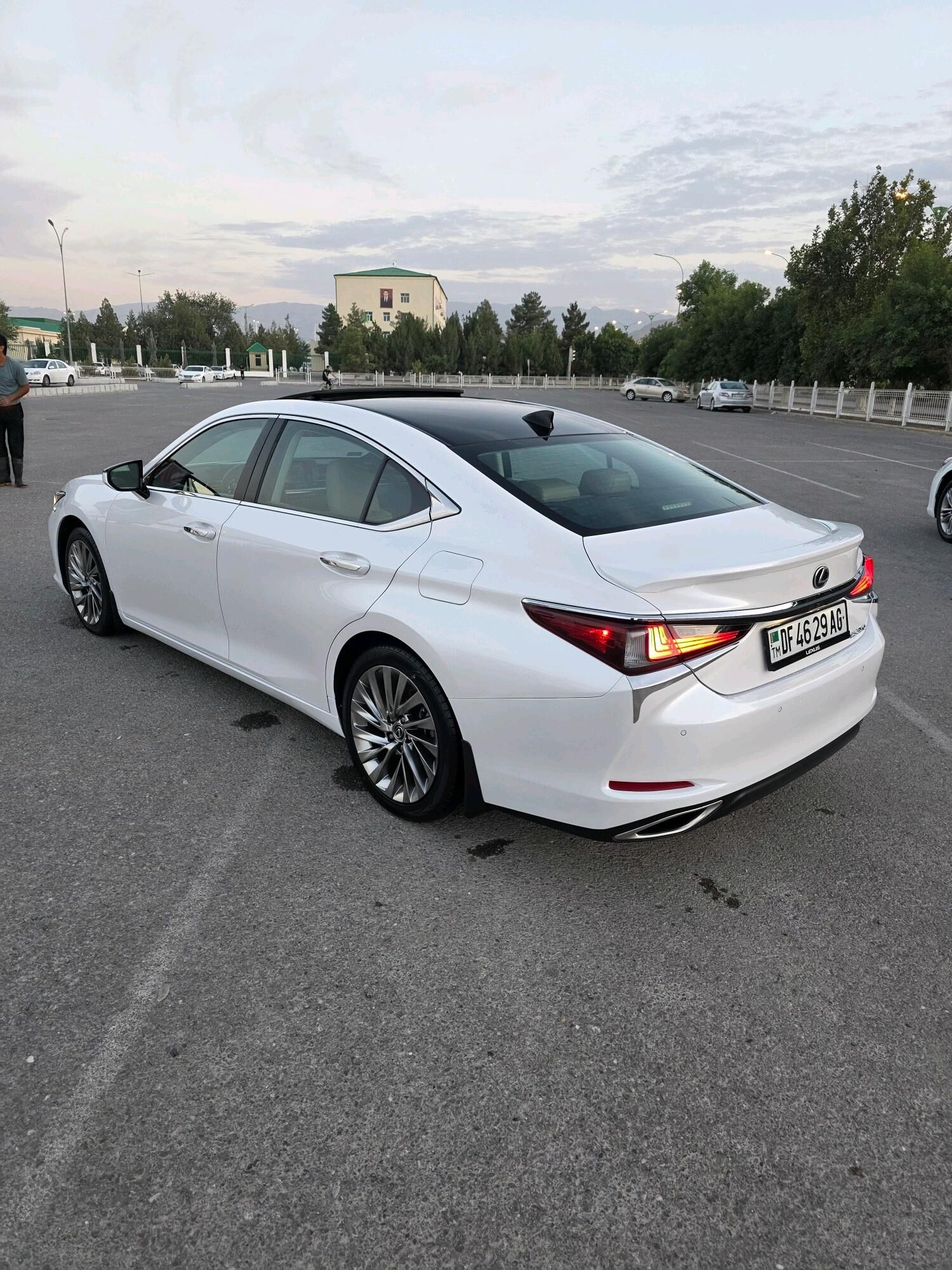 Lexus ES 350 2021 - 525 000 TMT - Büzmeýin GRES - img 7