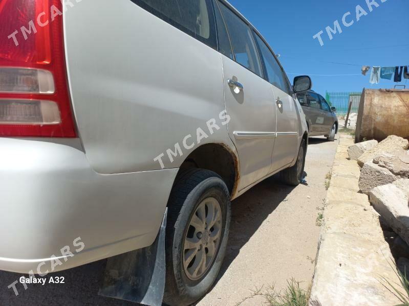 Toyota Innova 2006 - 100 000 TMT - Карабогаз - img 2
