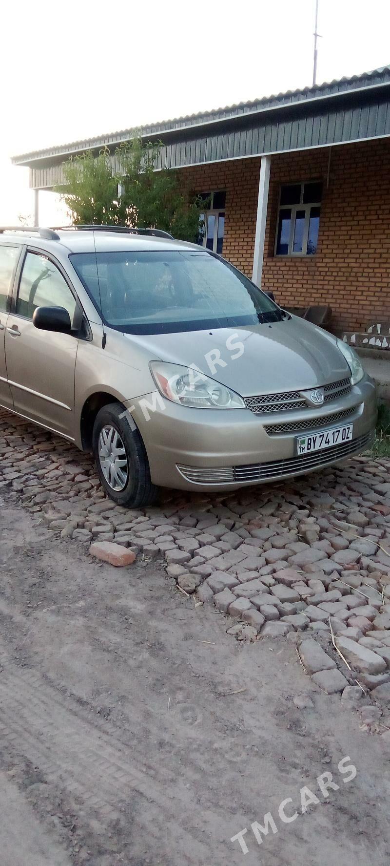 Toyota Sienna 2004 - 200 000 TMT - Köneürgenç - img 5