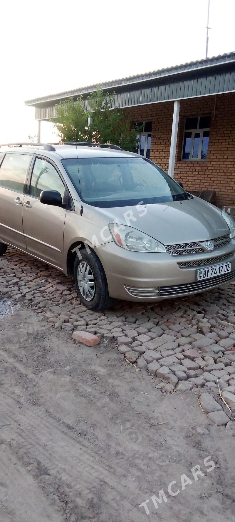 Toyota Sienna 2004 - 200 000 TMT - Köneürgenç - img 4