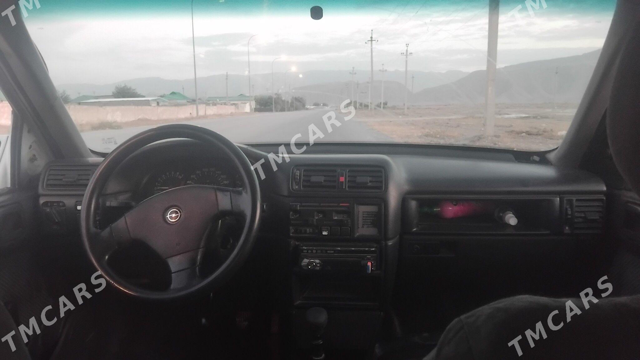 Opel Vectra 1989 - 20 000 TMT - Херрикгала - img 6