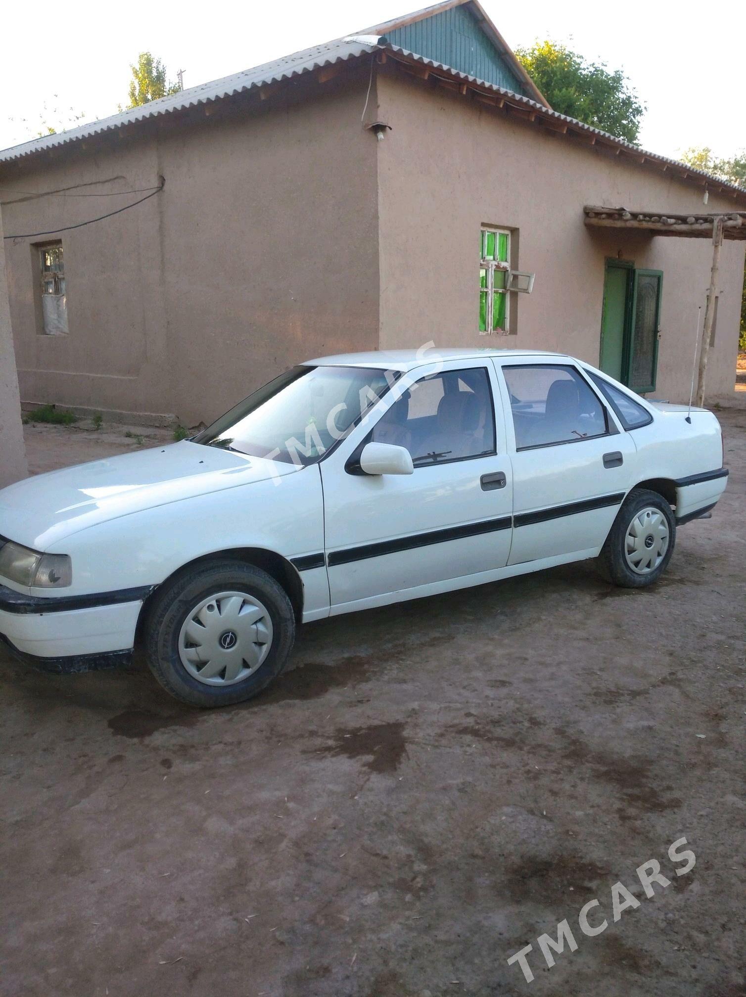 Opel Vectra 1990 - 22 000 TMT - Болдумсаз - img 3