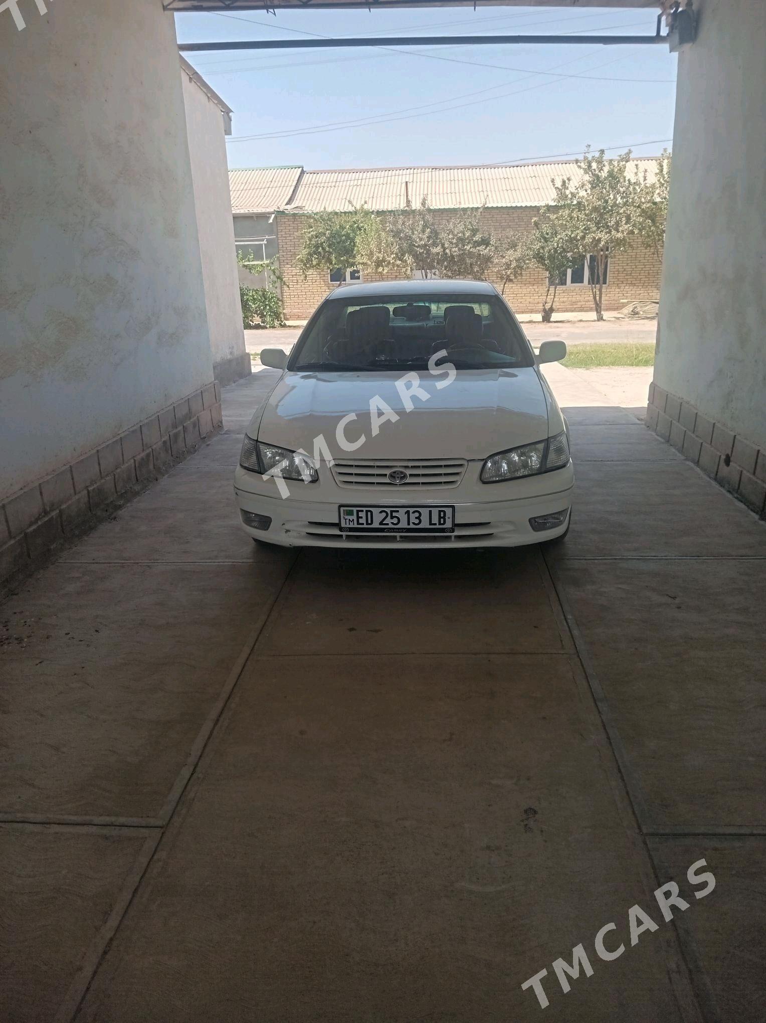 Toyota Camry 2001 - 138 000 TMT - Halaç - img 3