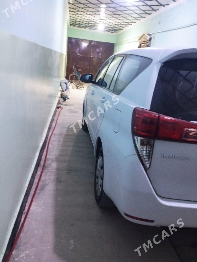 Toyota Innova 2020 - 260 000 TMT - Акдепе - img 2