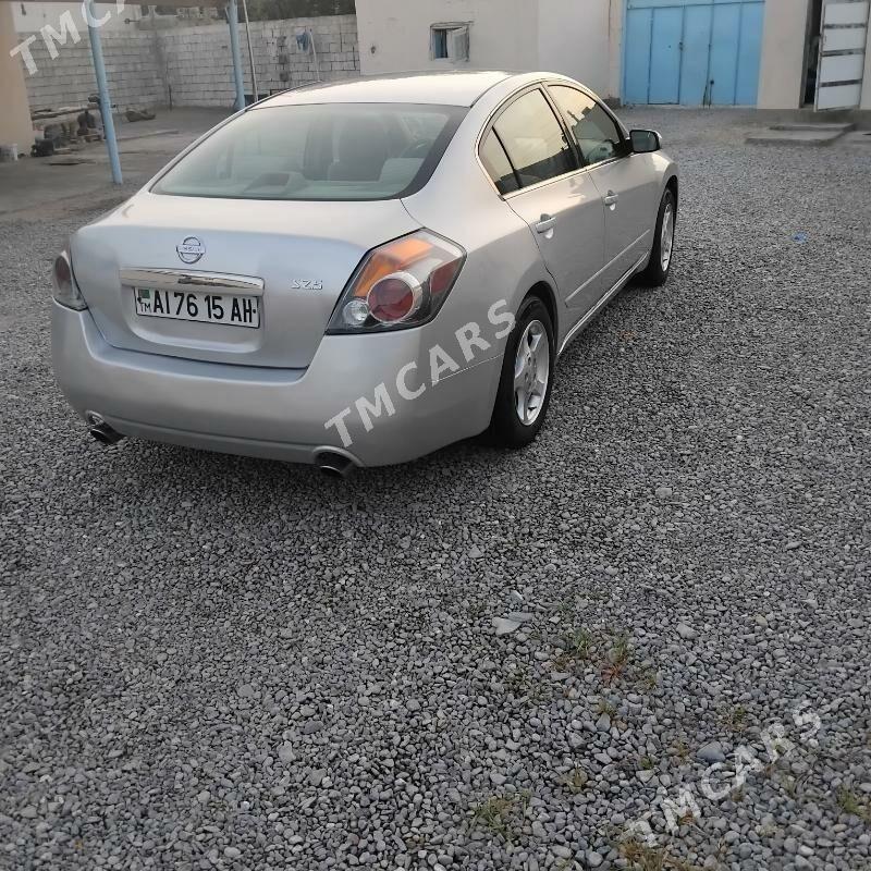 Nissan Altima 2007 - 80 000 TMT - Ак-Бугдайский этрап - img 4