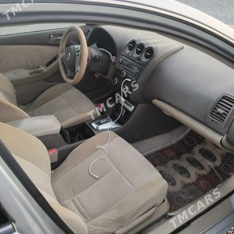 Nissan Altima 2007 - 80 000 TMT - Ак-Бугдайский этрап - img 3