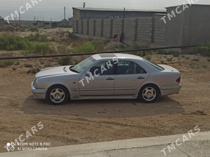 Mercedes-Benz E320 1996 - 115 000 TMT - Hazar - img 5