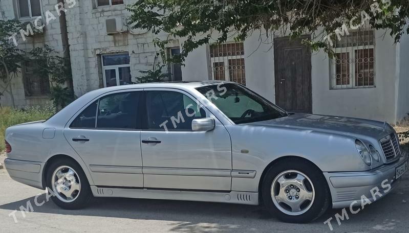 Mercedes-Benz E320 1996 - 115 000 TMT - Hazar - img 3