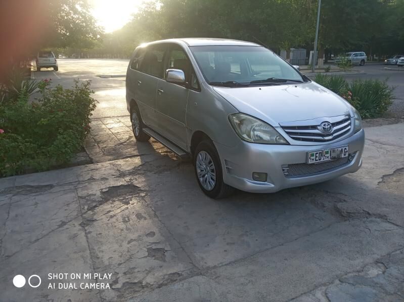 Toyota Innova 2010 - 170 000 TMT - 30 мкр - img 3
