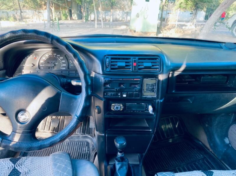 Opel Vectra 1990 - 26 000 TMT - Сейди - img 4