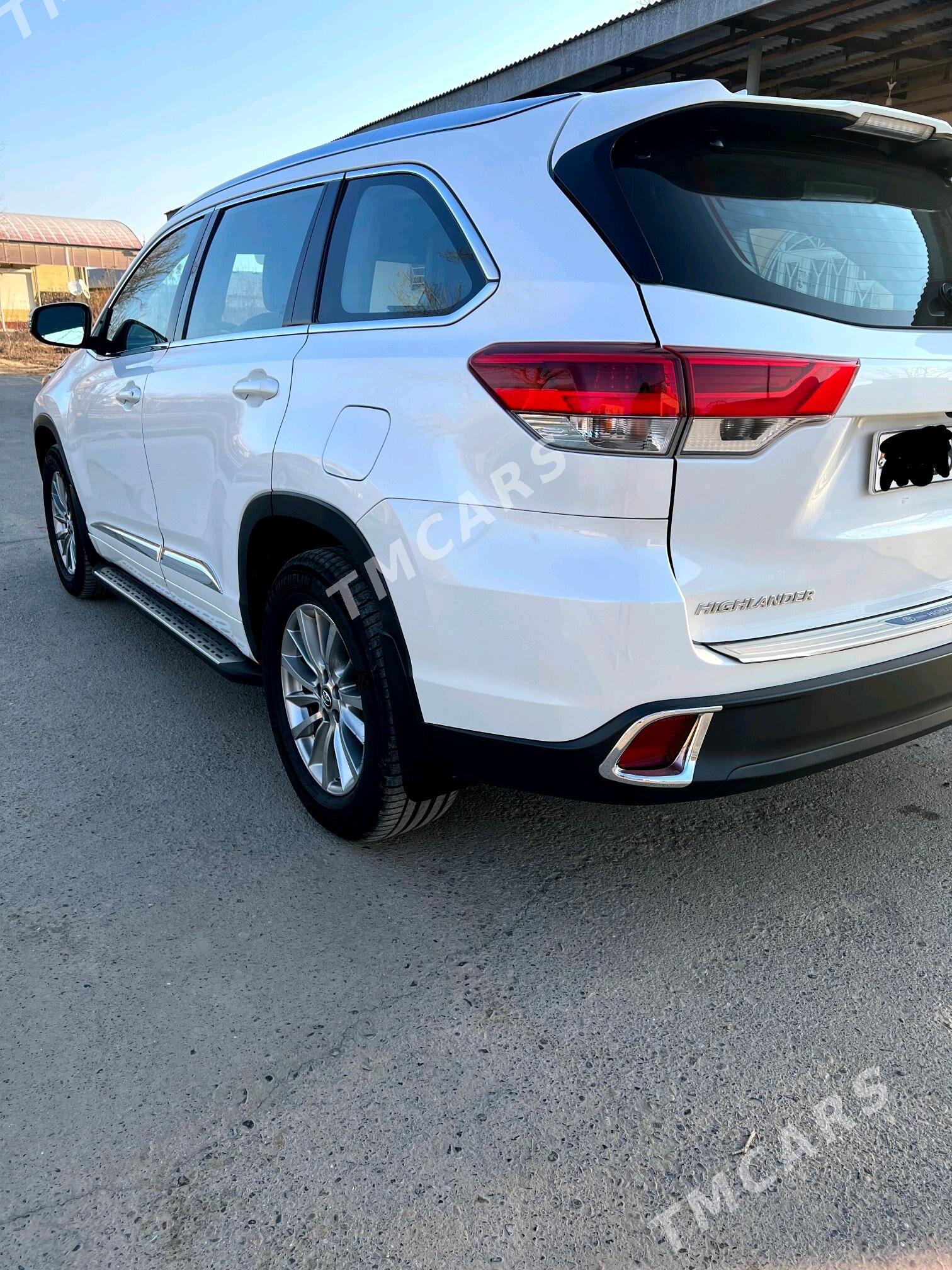 Toyota Highlander 2017 - 520 000 TMT - Мары - img 4