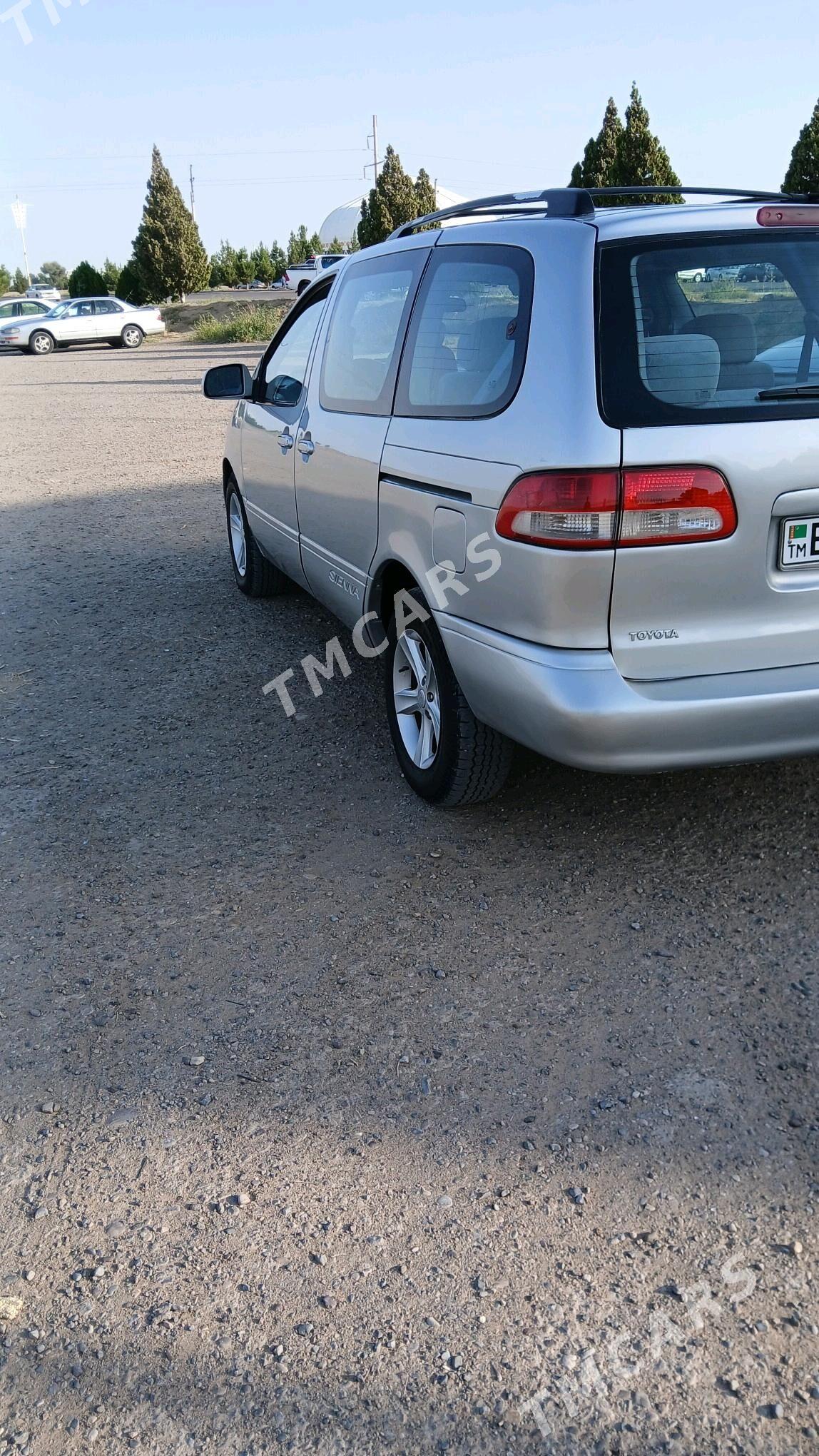 Toyota Sienna 2002 - 155 000 TMT - Мары - img 6
