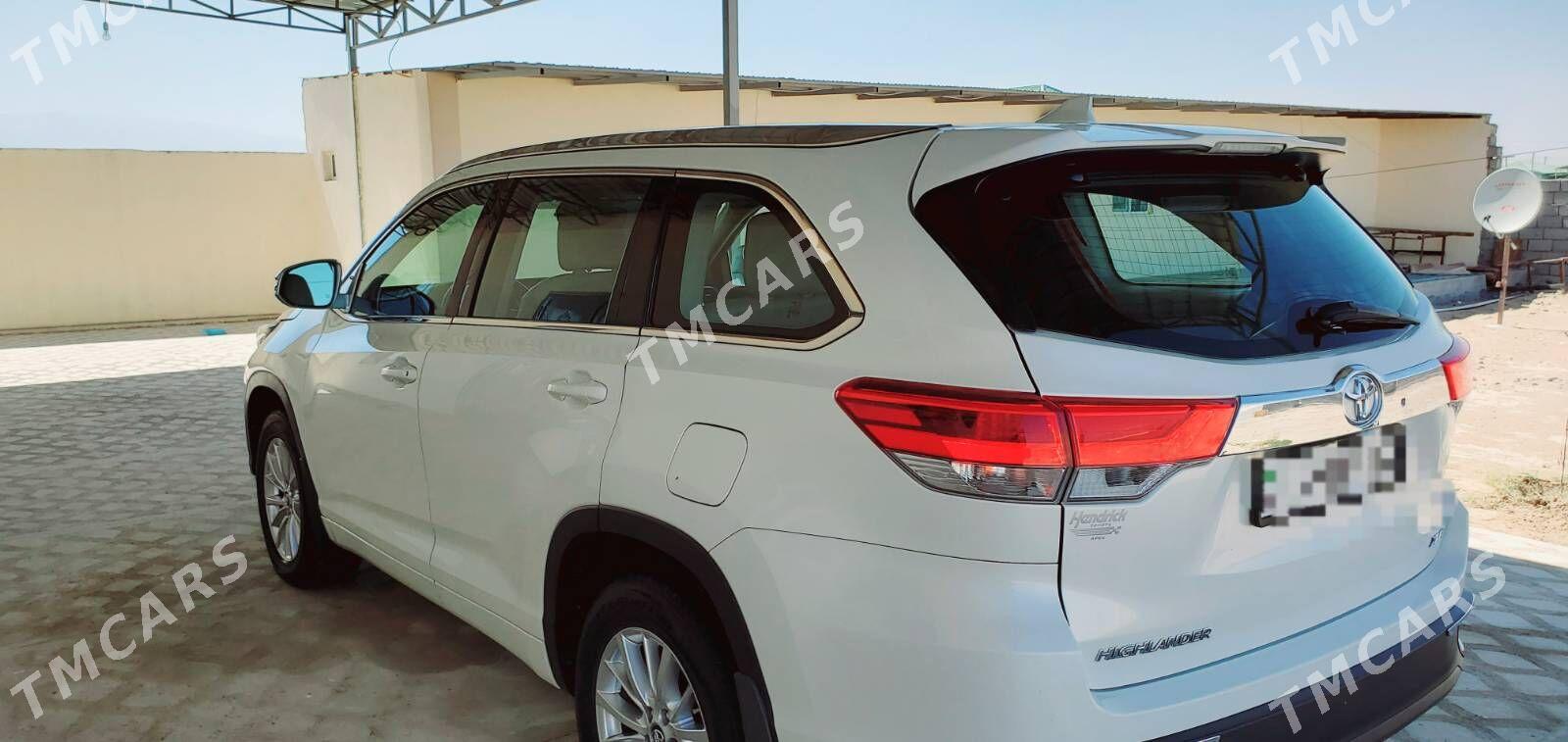Toyota Highlander 2018 - 520 000 TMT - Ашхабад - img 3