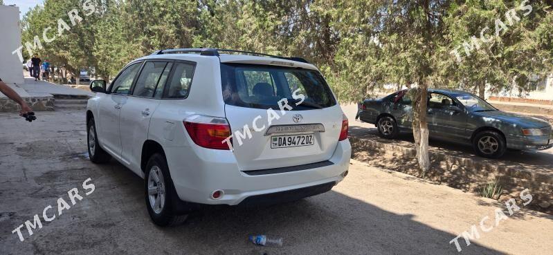 Toyota Highlander 2008 - 270 000 TMT - Гурбансолтан Едже - img 2
