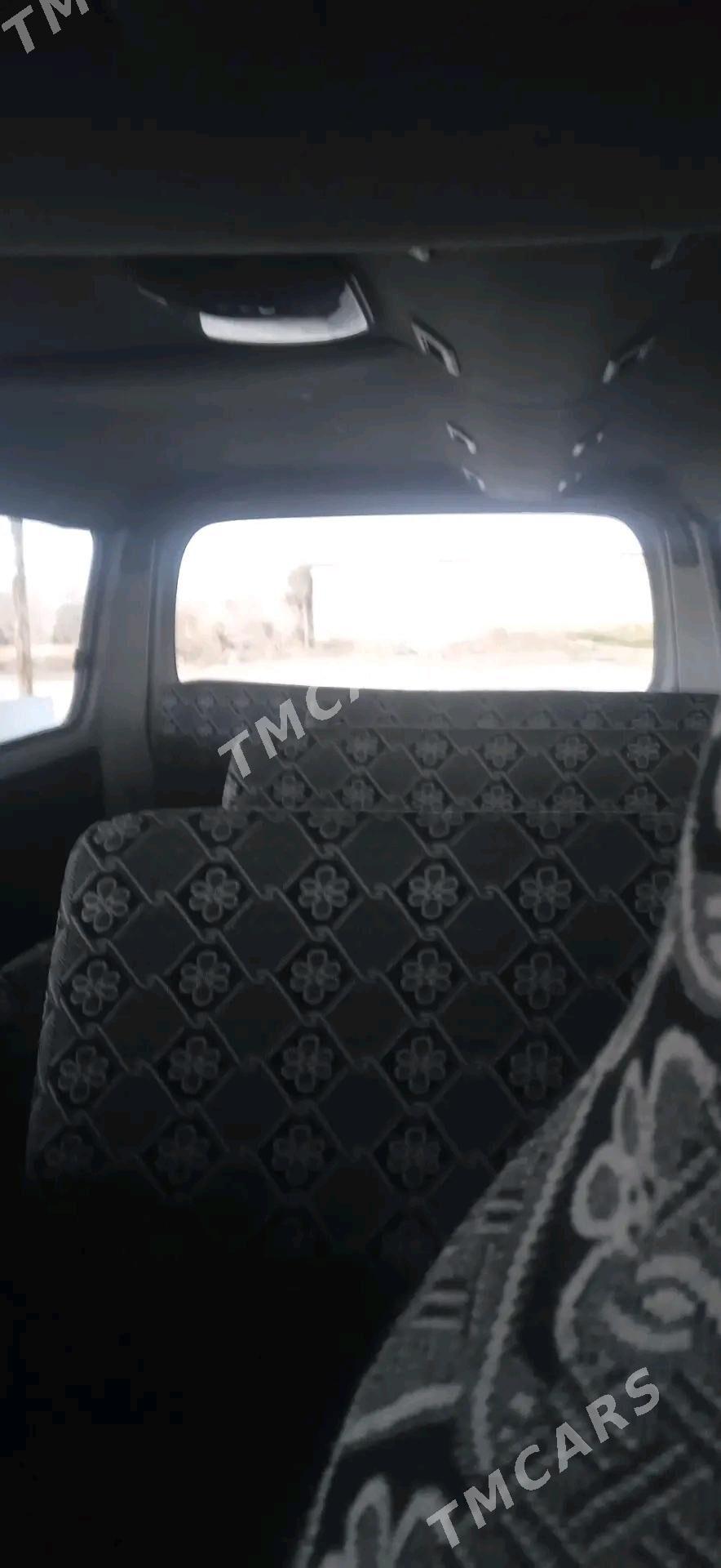Toyota Hiace 2002 - 75 000 TMT - Туркменгала - img 2