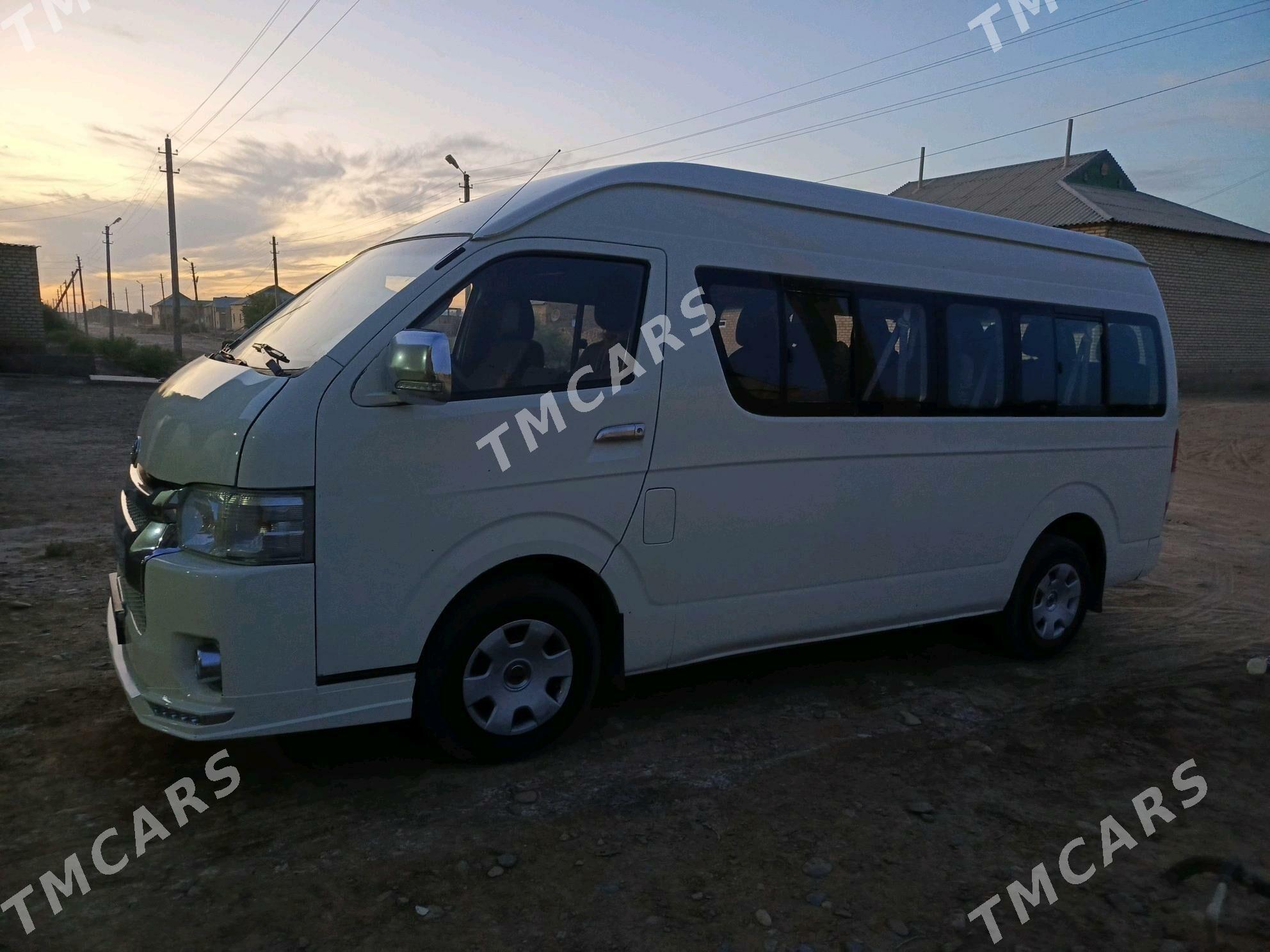 Toyota Hiace 2012 - 250 000 TMT - Бабадайхан - img 2