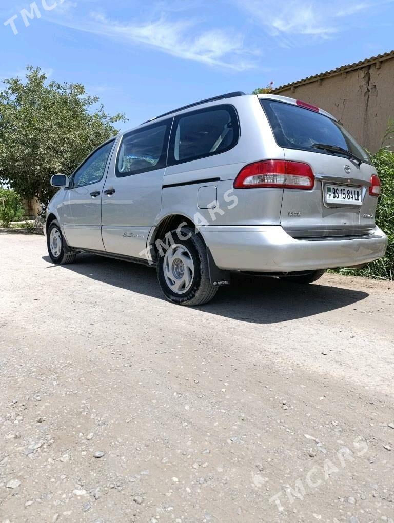 Toyota Sienna 2002 - 160 000 TMT - Халач - img 1