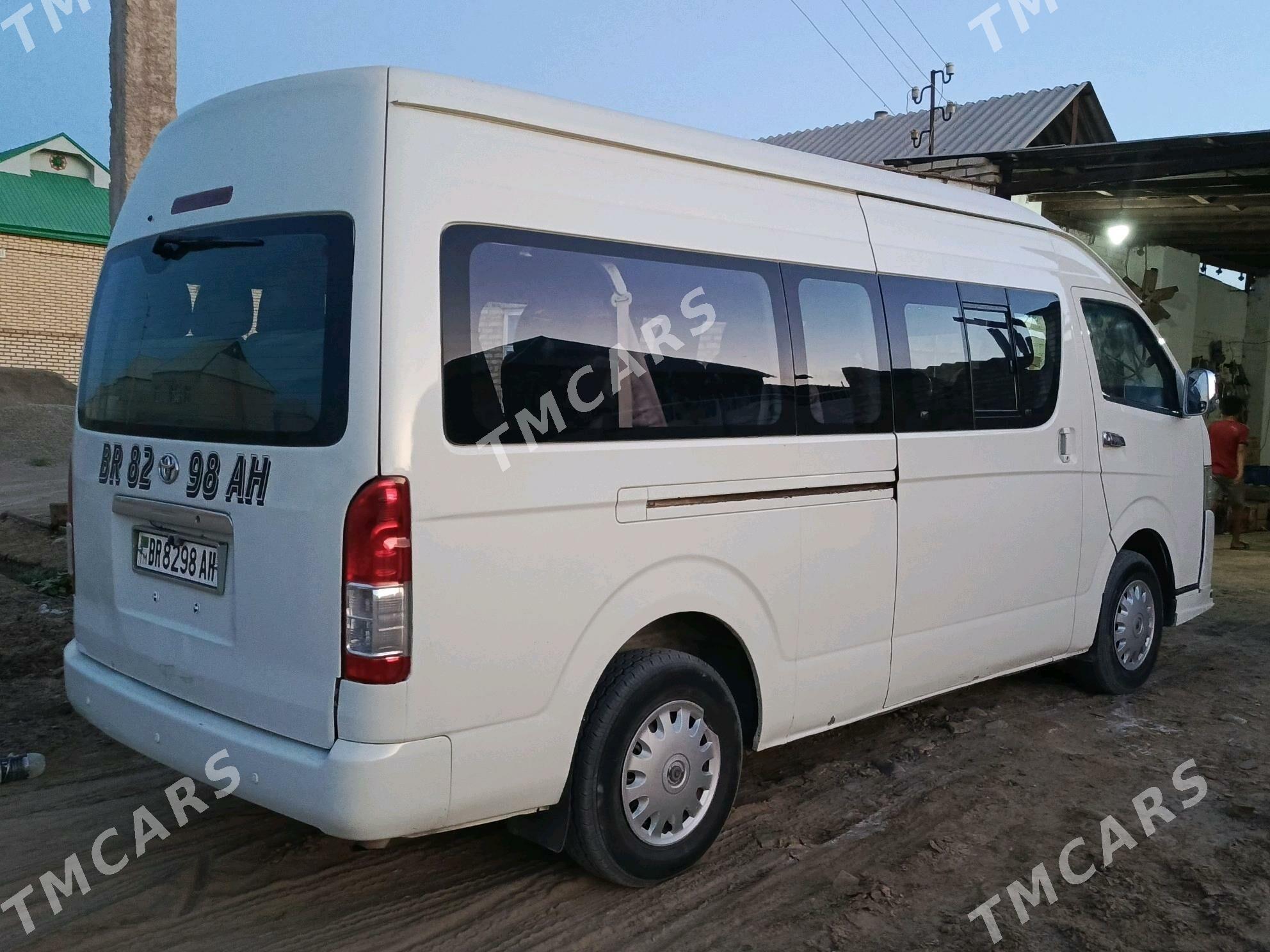 Toyota Hiace 2012 - 250 000 TMT - Бабадайхан - img 3