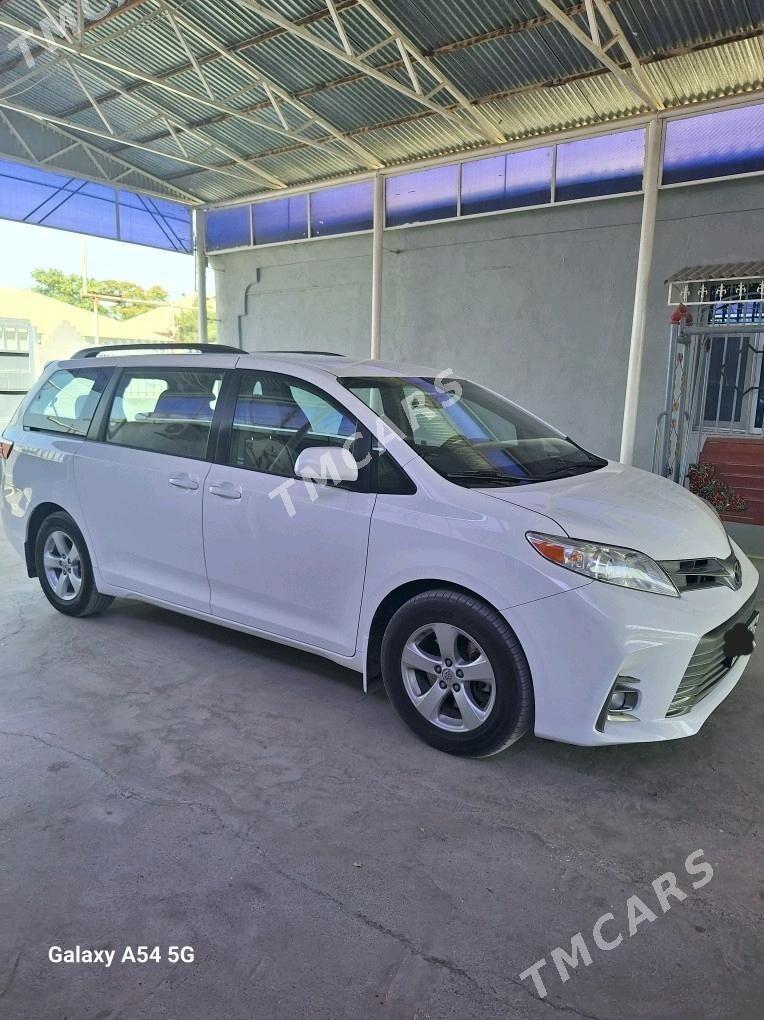 Toyota Sienna 2018 - 380 000 TMT - Гёкдепе - img 3