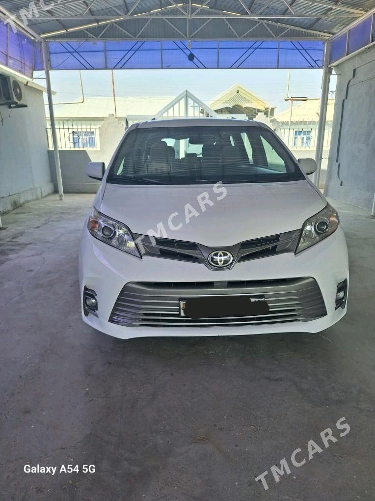 Toyota Sienna 2018 - 380 000 TMT - Гёкдепе - img 2