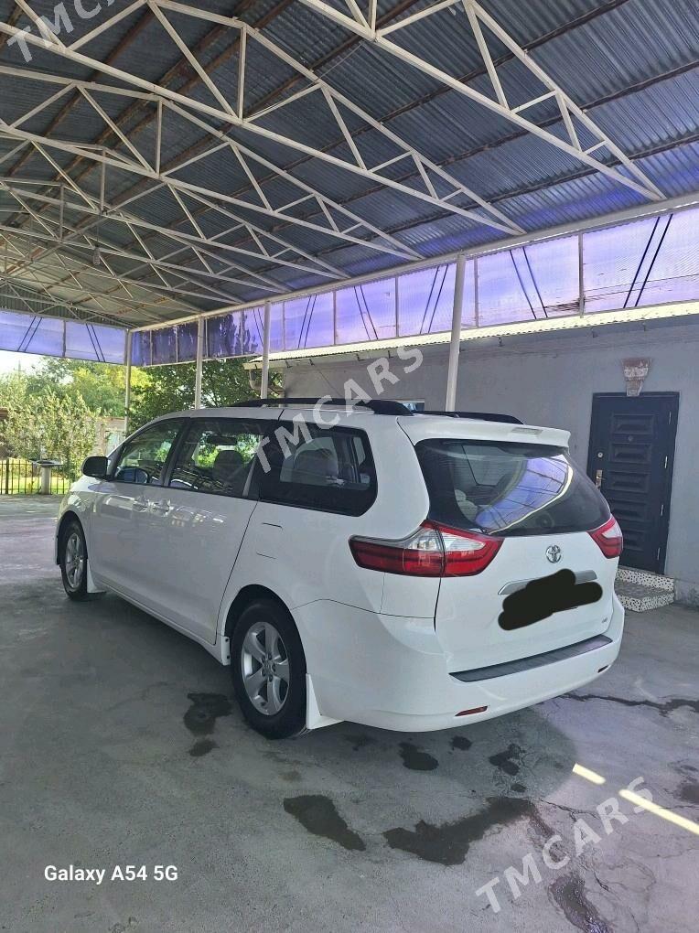 Toyota Sienna 2018 - 380 000 TMT - Гёкдепе - img 5