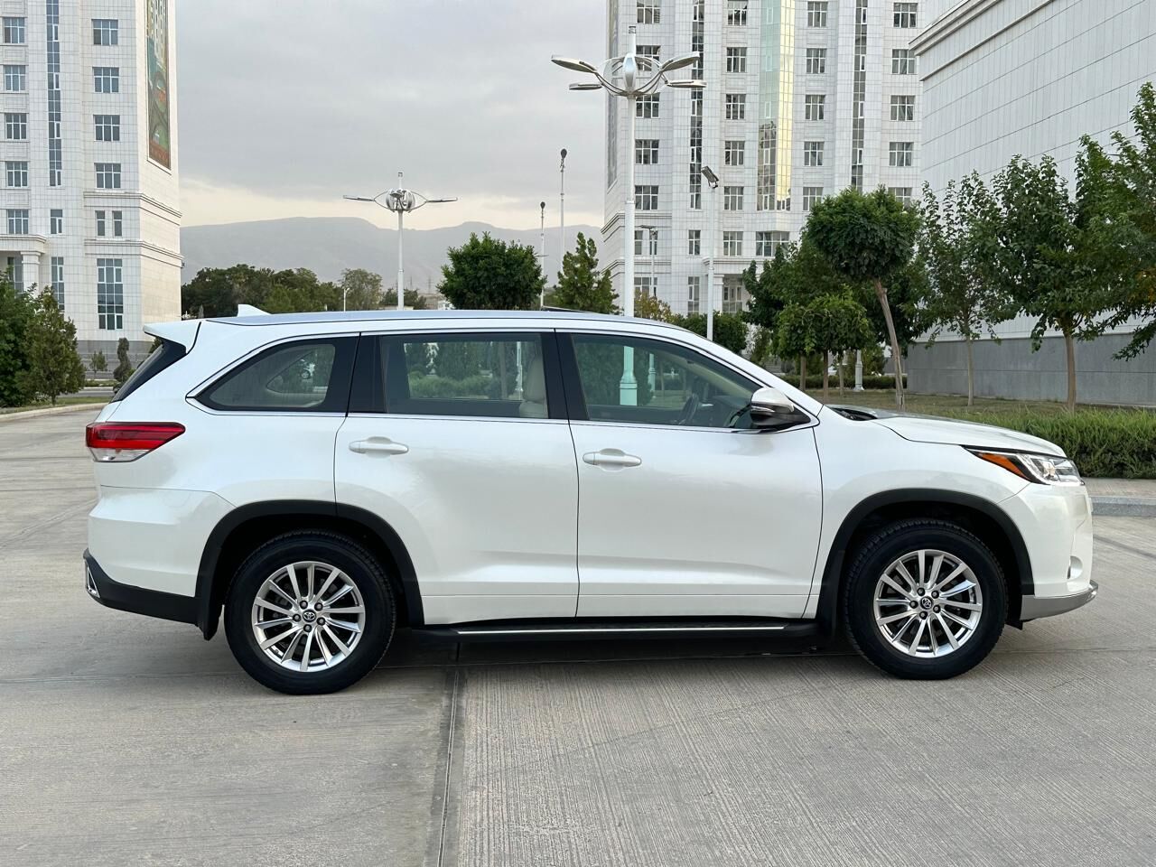 Toyota Highlander 2019 - 520 000 TMT - Ашхабад - img 4