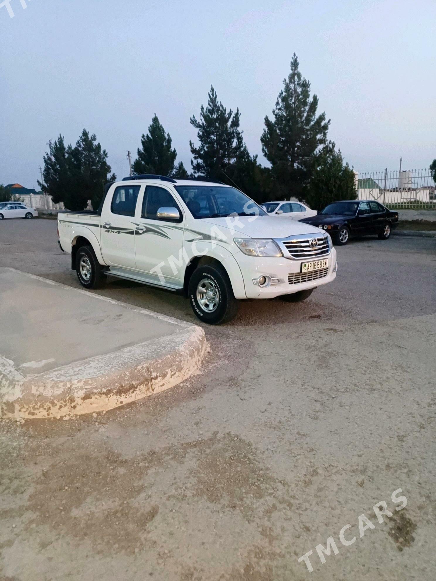Toyota Hilux 2010 - 220 000 TMT - Джебел - img 2