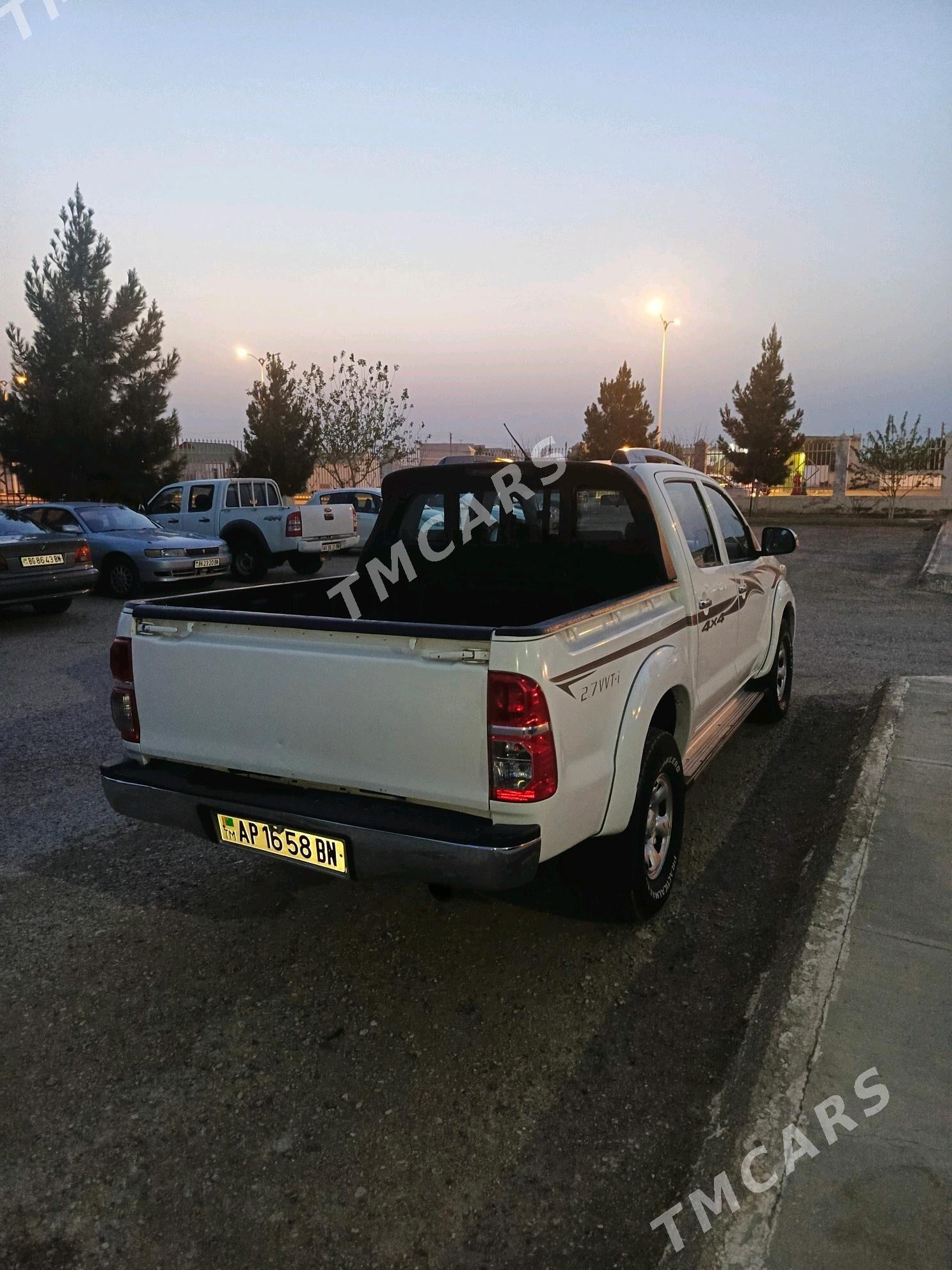 Toyota Hilux 2010 - 220 000 TMT - Джебел - img 3
