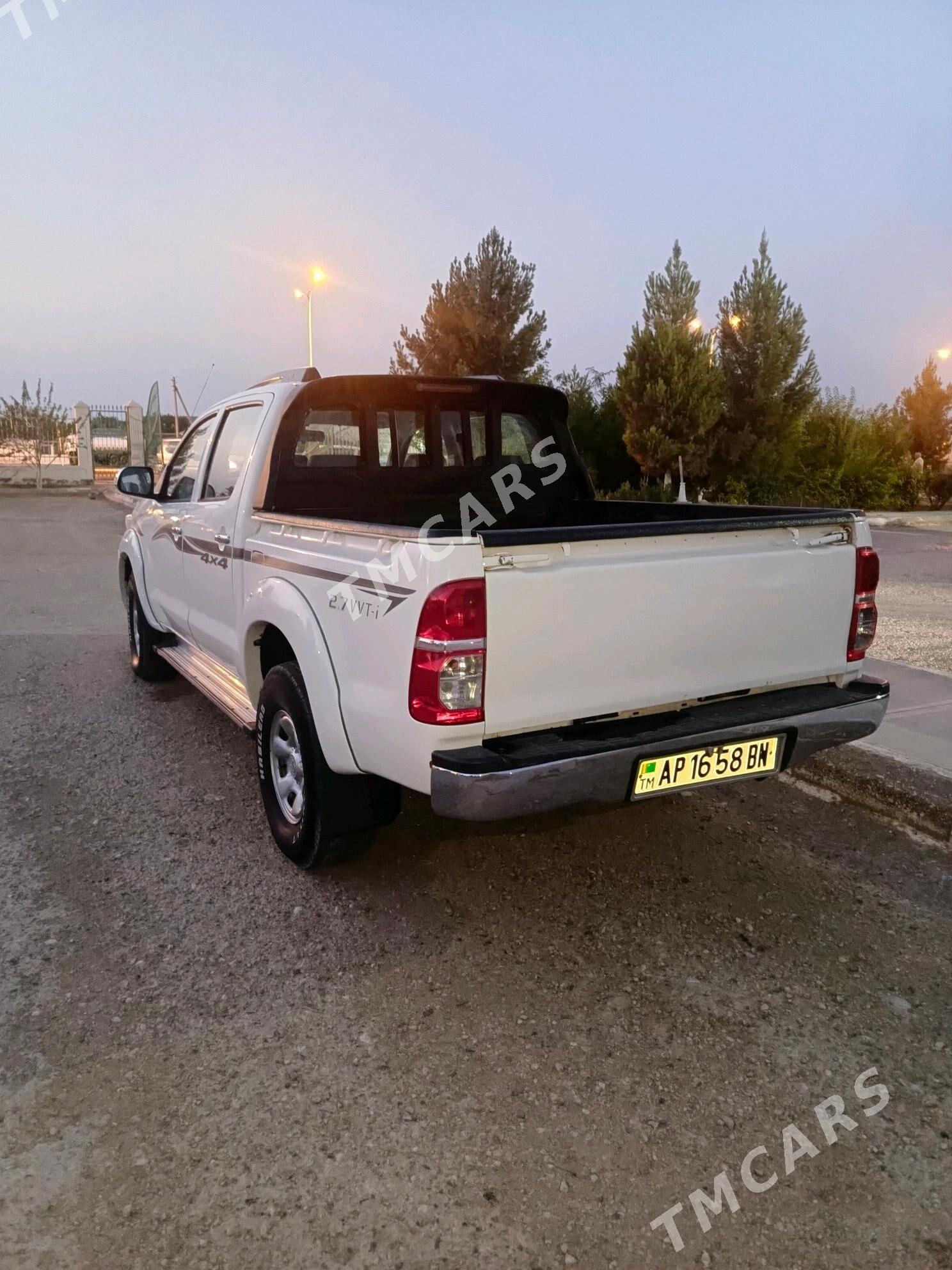 Toyota Hilux 2010 - 220 000 TMT - Джебел - img 4