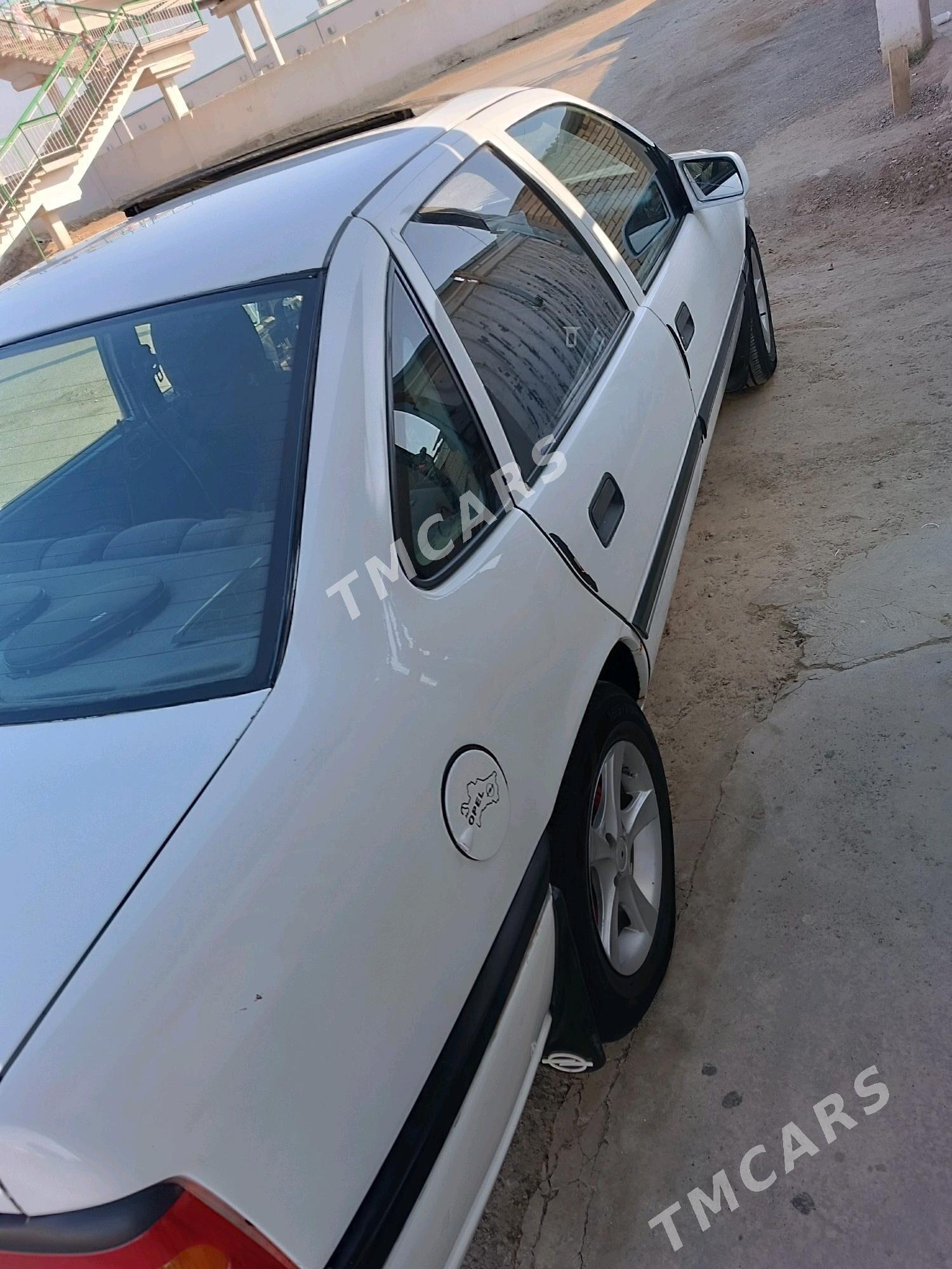 Opel Vectra 1992 - 33 000 TMT - Мары - img 3