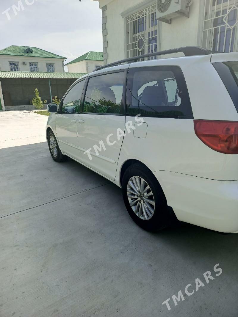 Toyota Sienna 2009 - 240 000 TMT - Тязе заман - img 2