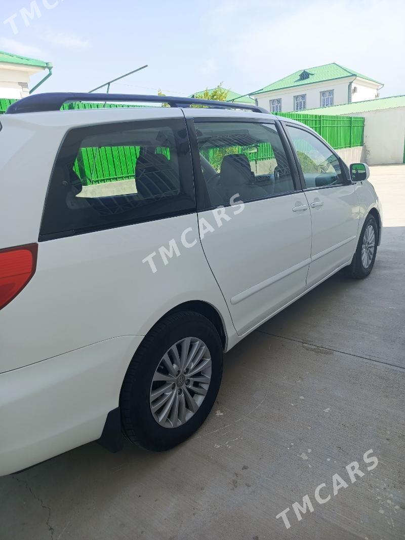 Toyota Sienna 2009 - 240 000 TMT - Тязе заман - img 5