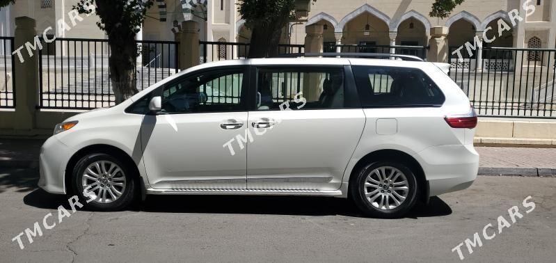 Toyota Sienna 2018 - 505 000 TMT - Ашхабад - img 5