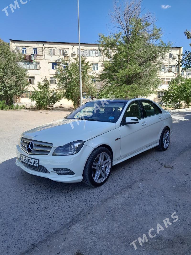 Mercedes-Benz C300 2011 - 195 000 TMT - 9 mkr - img 2