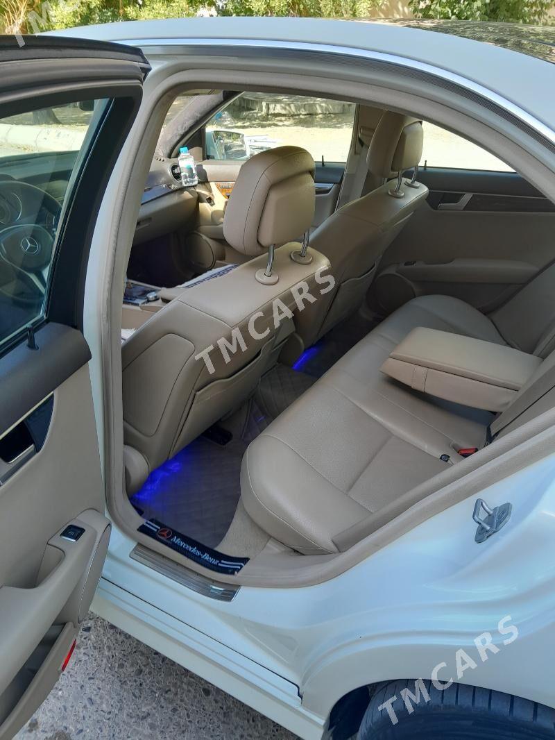 Mercedes-Benz C300 2011 - 195 000 TMT - 9 mkr - img 6