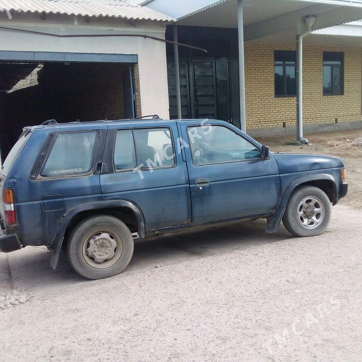 Nissan Pathfinder 1995 - 20 000 TMT - Saýat - img 5