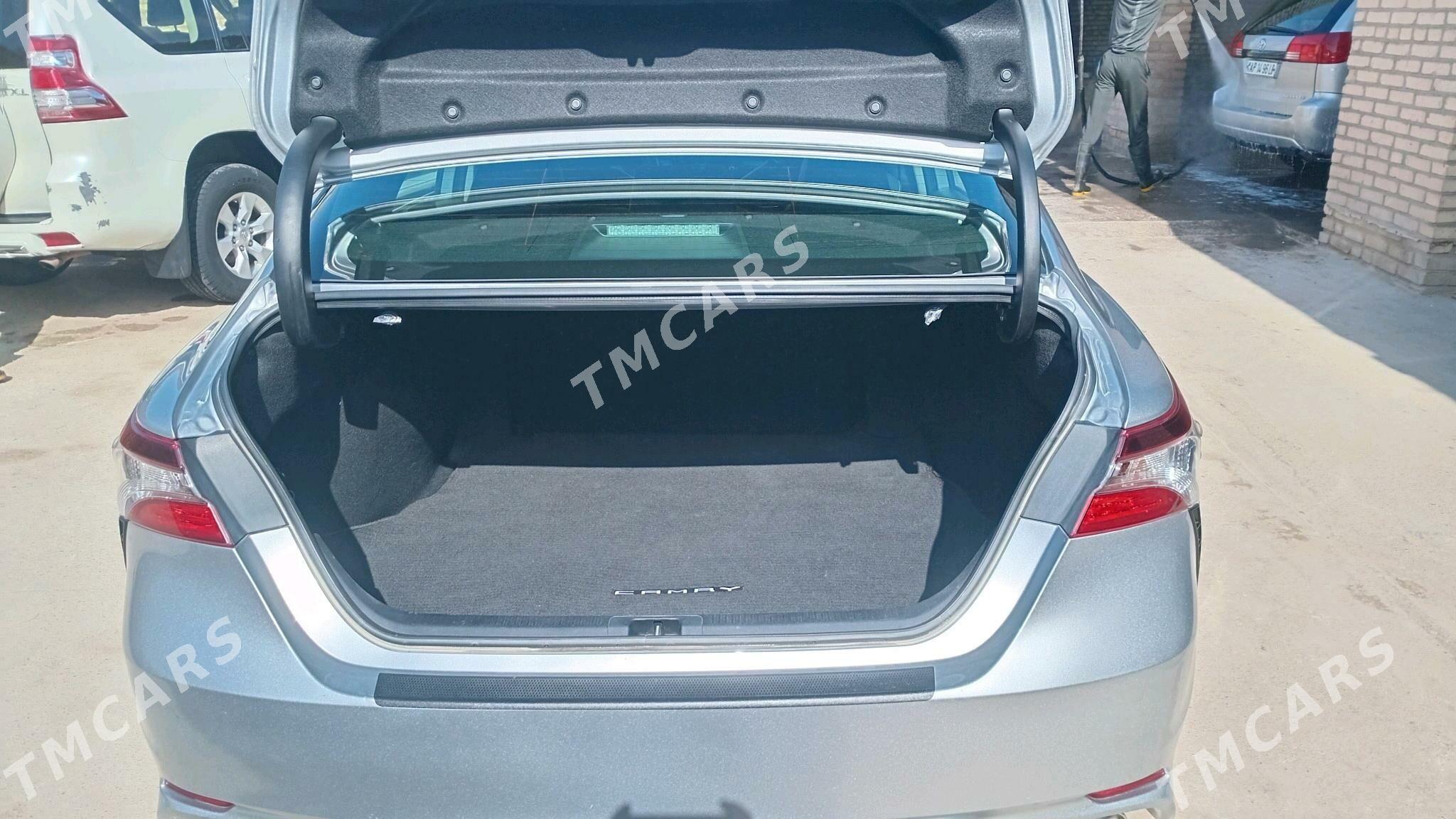 Toyota Camry 2021 - 340 000 TMT - Халач - img 4