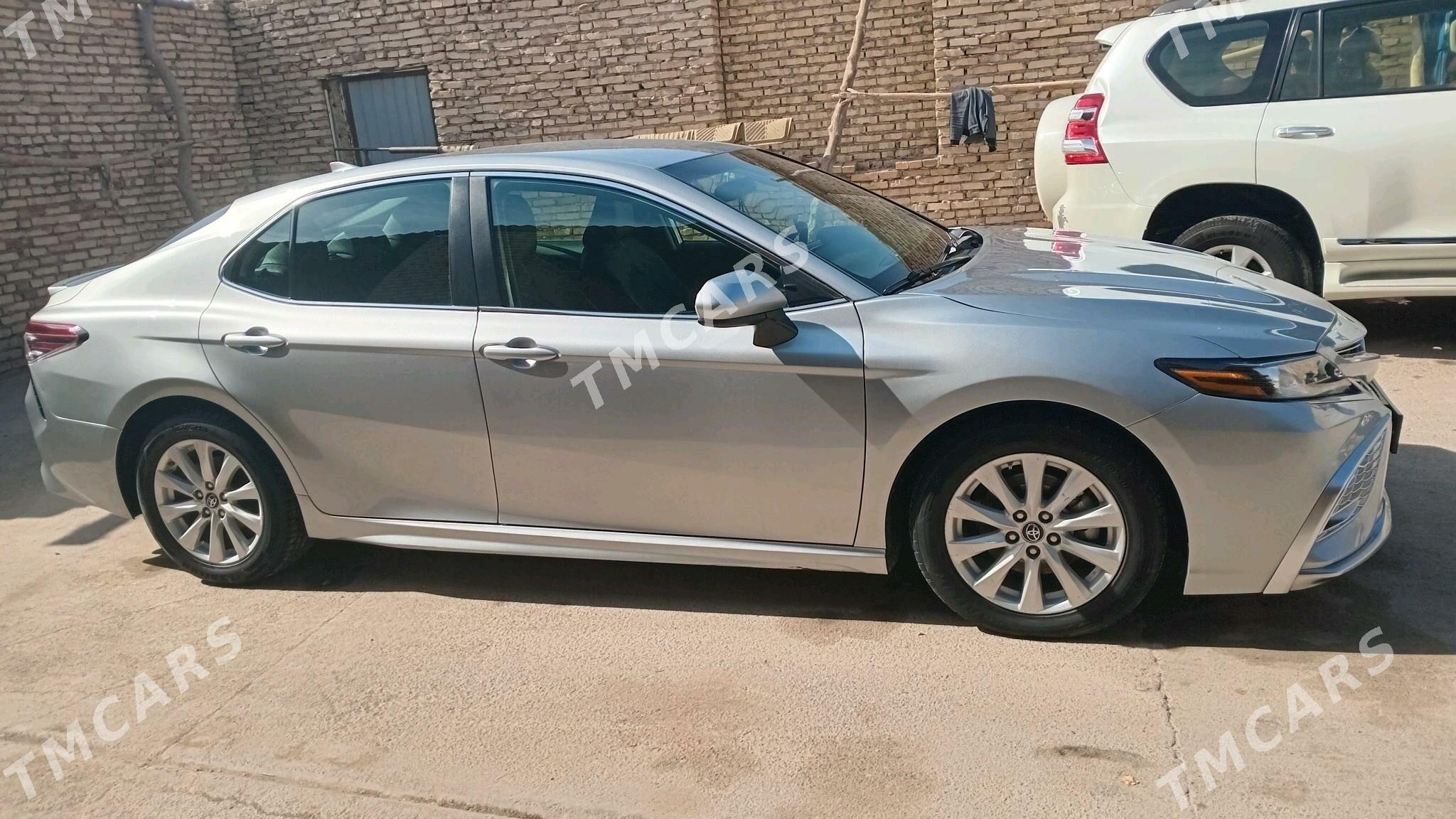 Toyota Camry 2021 - 340 000 TMT - Халач - img 8