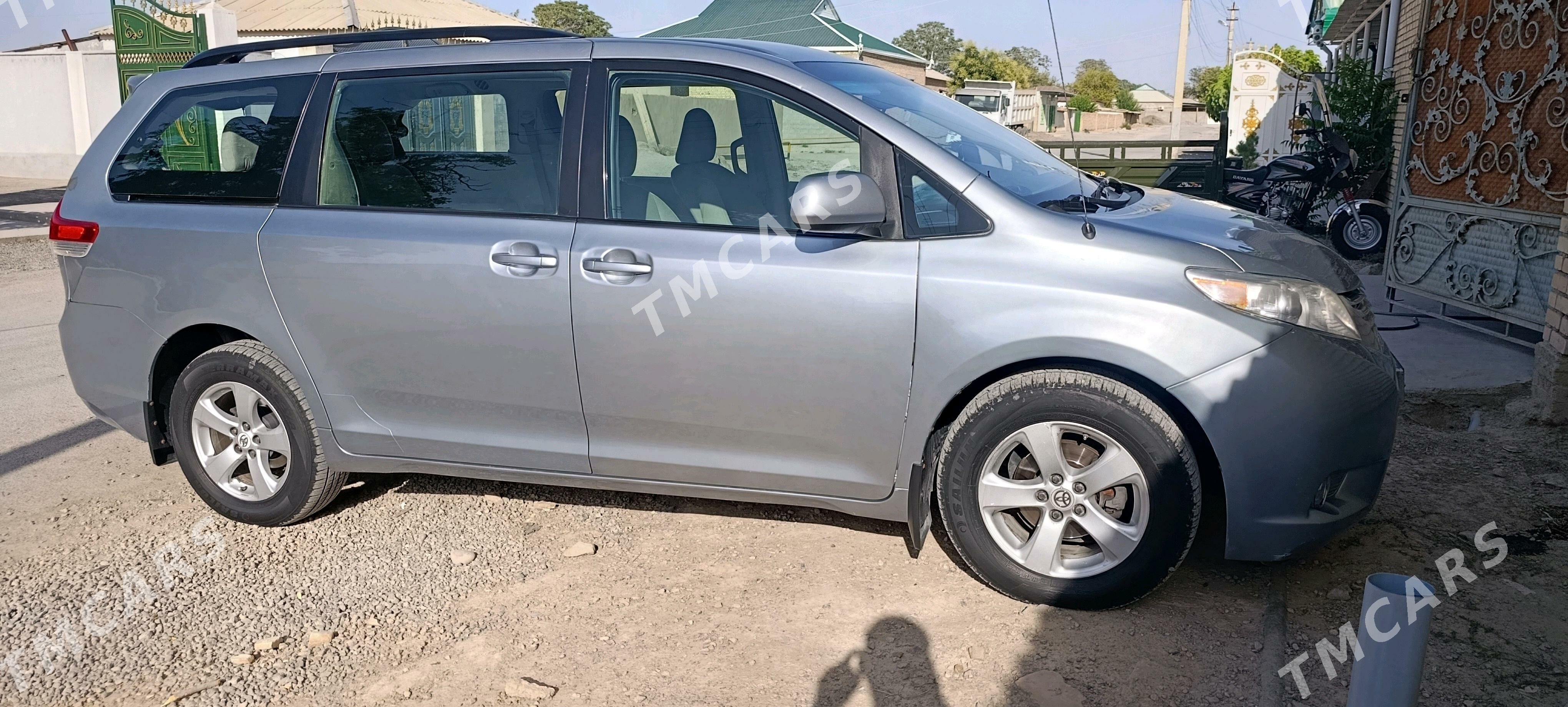 Toyota Sienna 2011 - 285 000 TMT - Кака - img 2