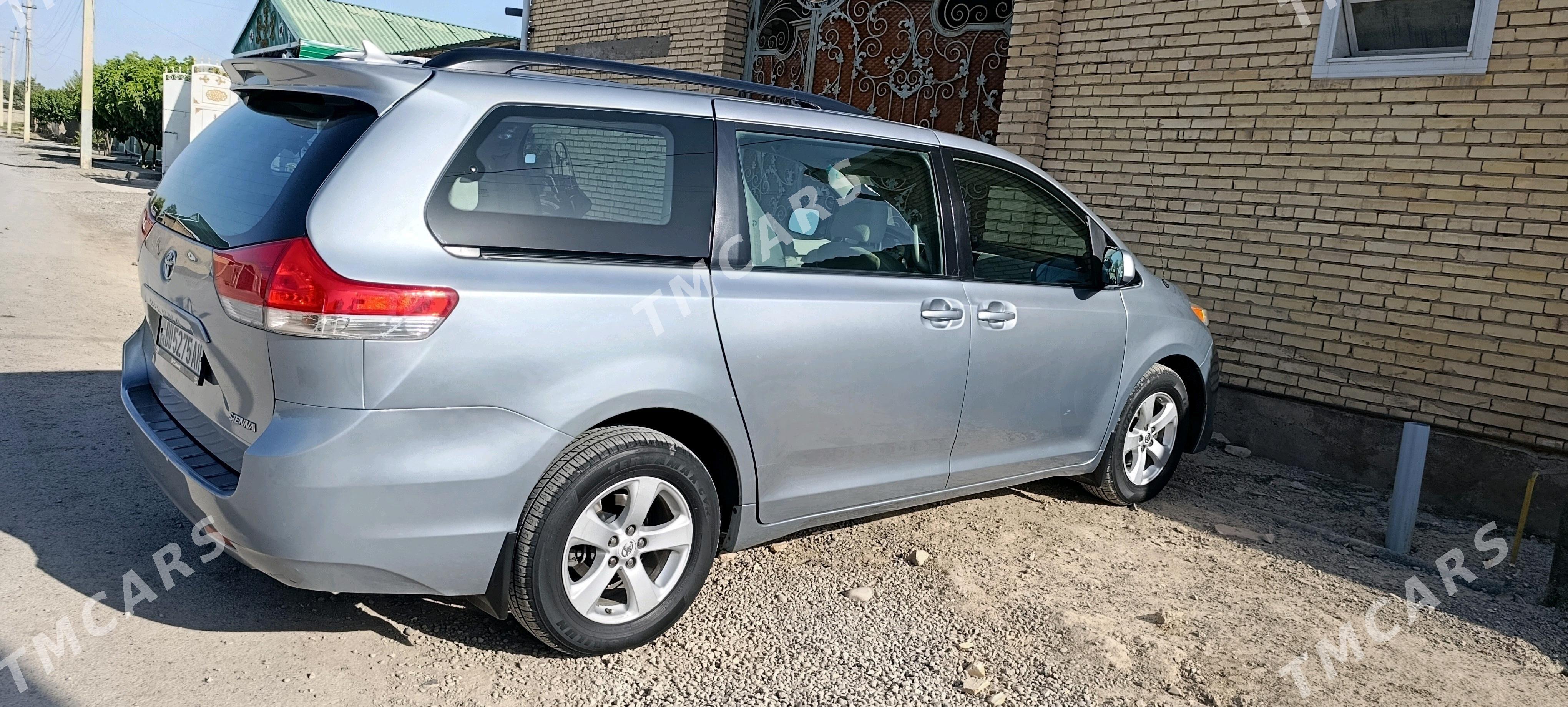 Toyota Sienna 2011 - 285 000 TMT - Кака - img 6