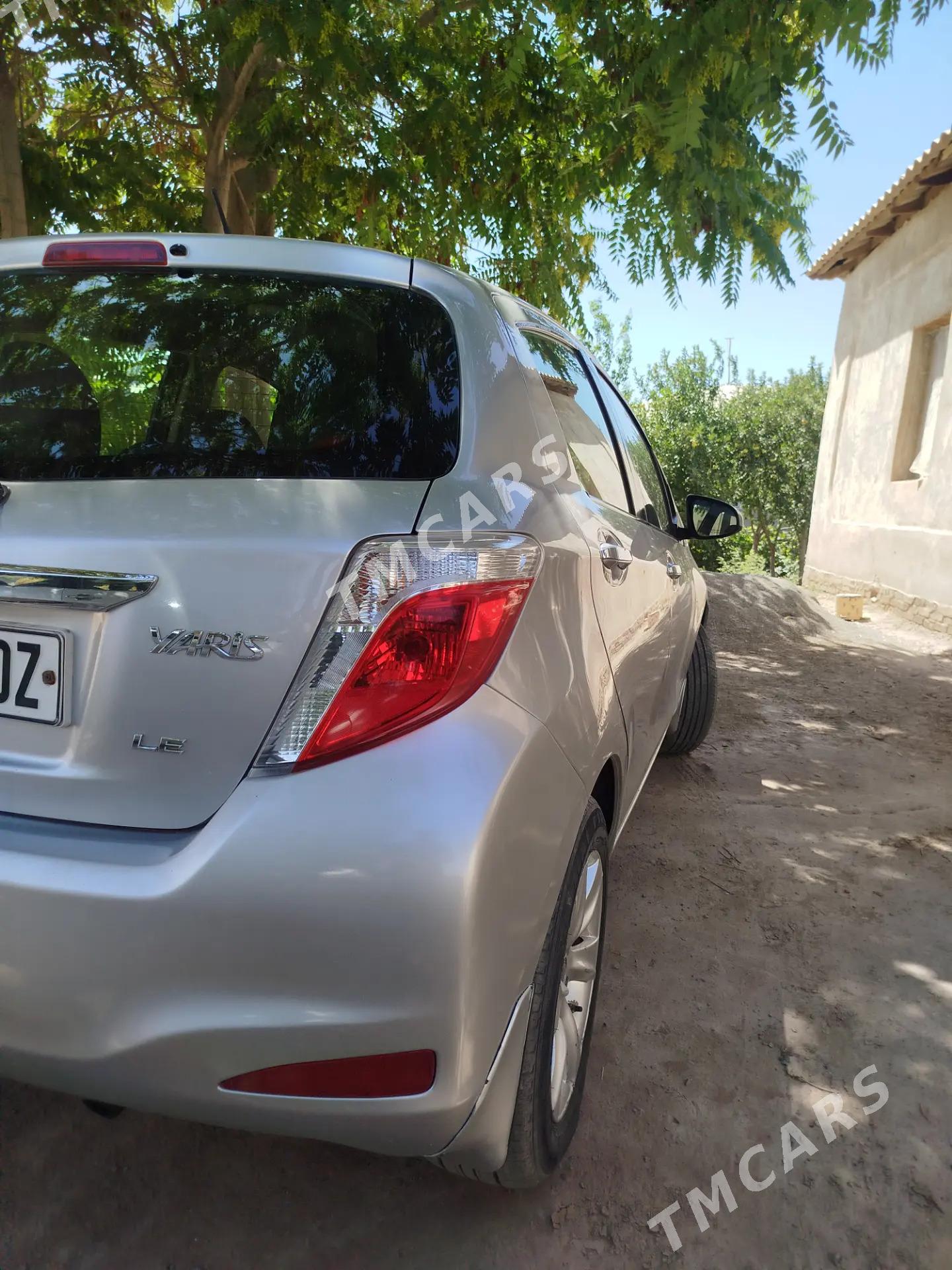 Toyota Yaris 2013 - 135 000 TMT - Дашогуз - img 4