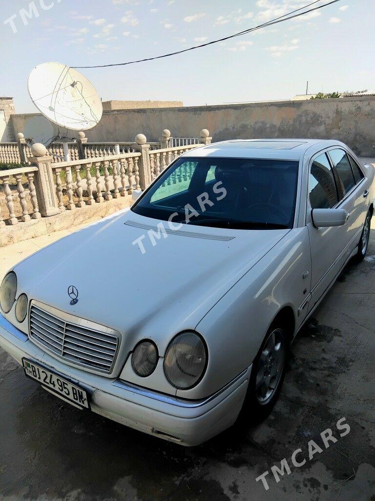 Mercedes-Benz E320 1996 - 60 000 TMT - Гызыларбат - img 2
