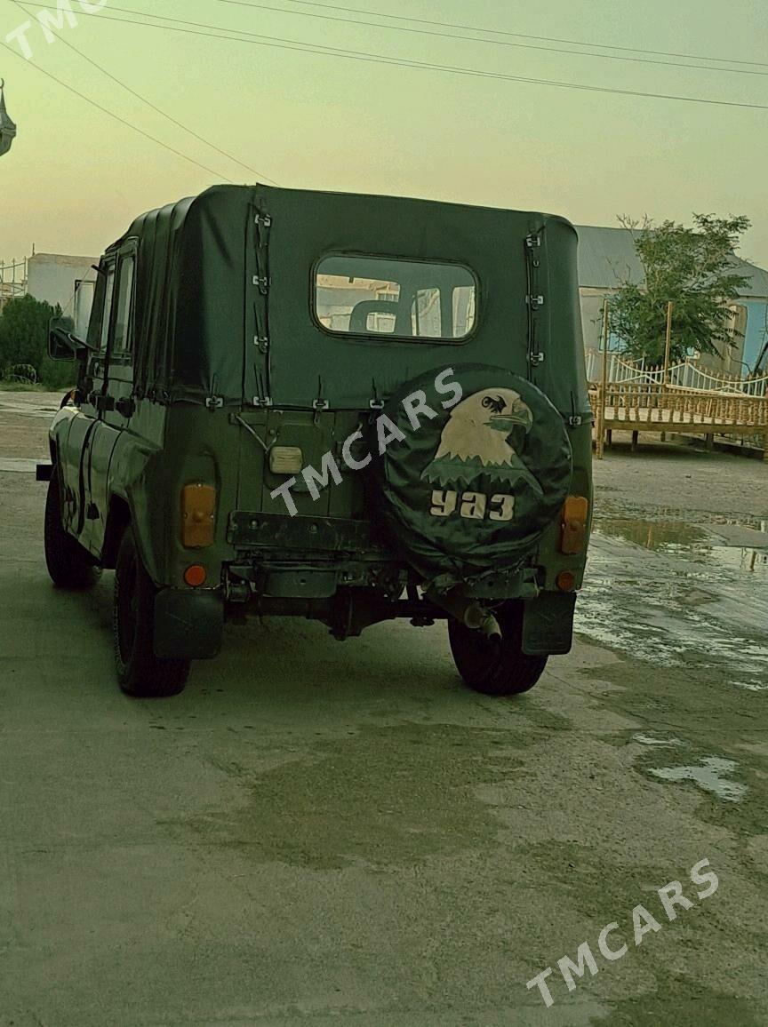 UAZ 469 2000 - 35 000 TMT - Серахс - img 2