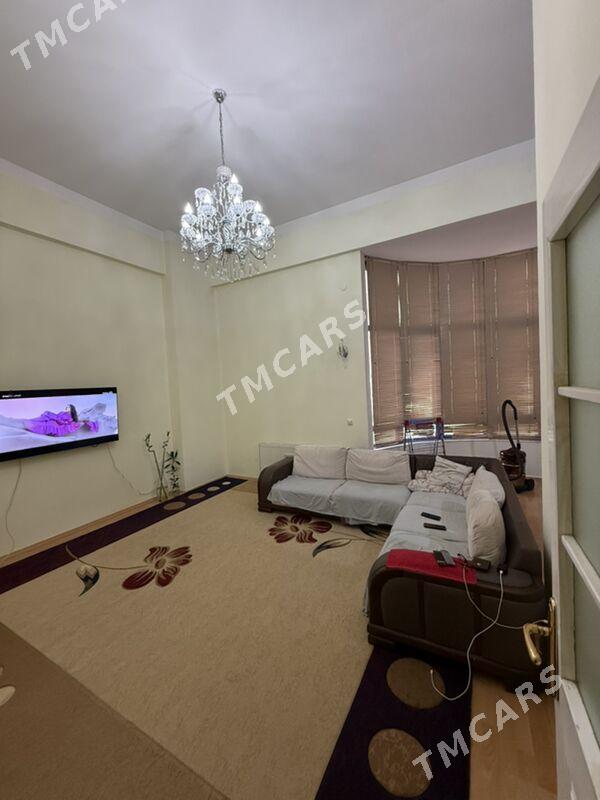 Eyesinden Gogol elitka - Aşgabat - img 2