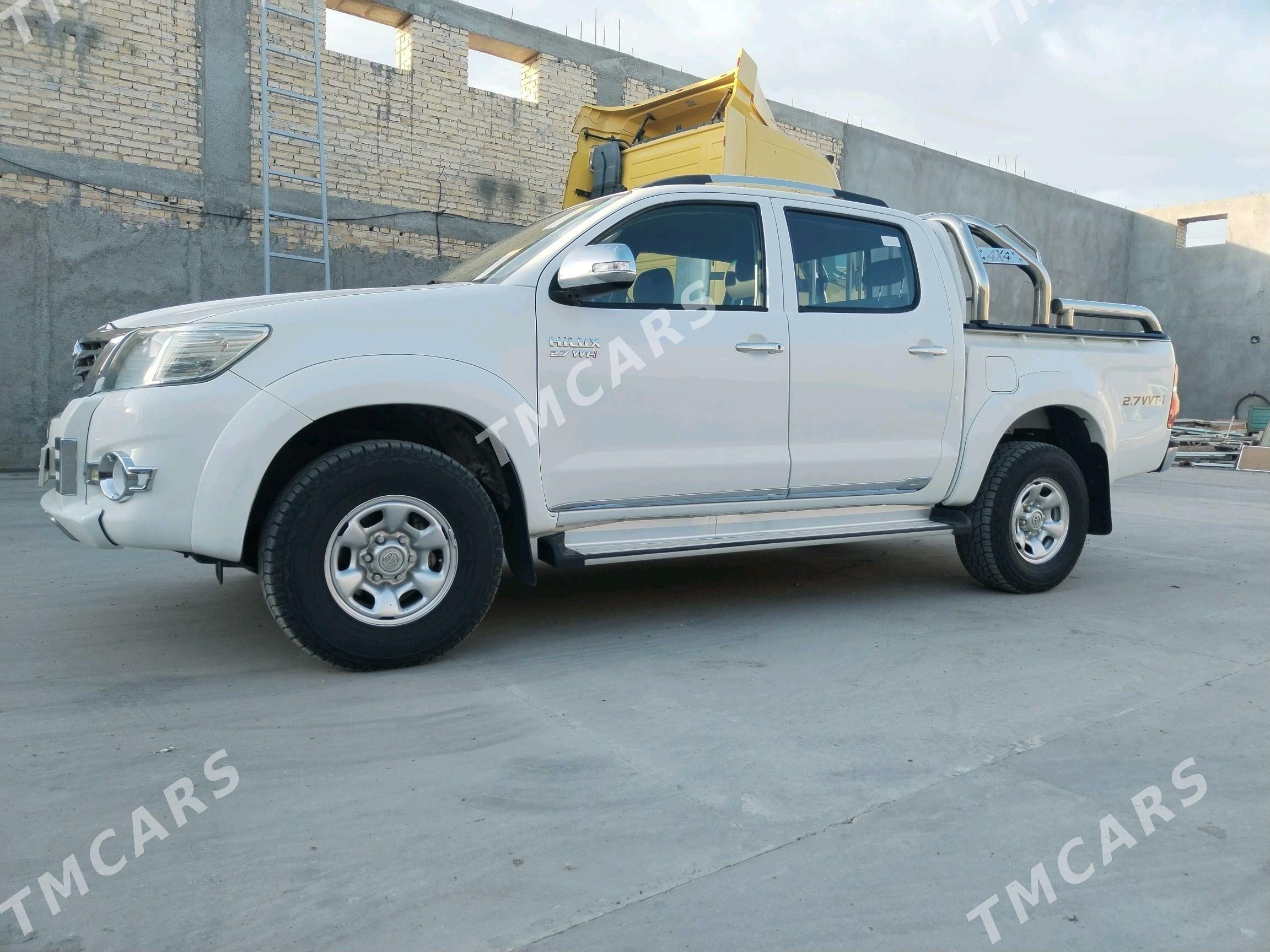 Toyota Hilux 2013 - 330 000 TMT - Türkmenabat - img 7