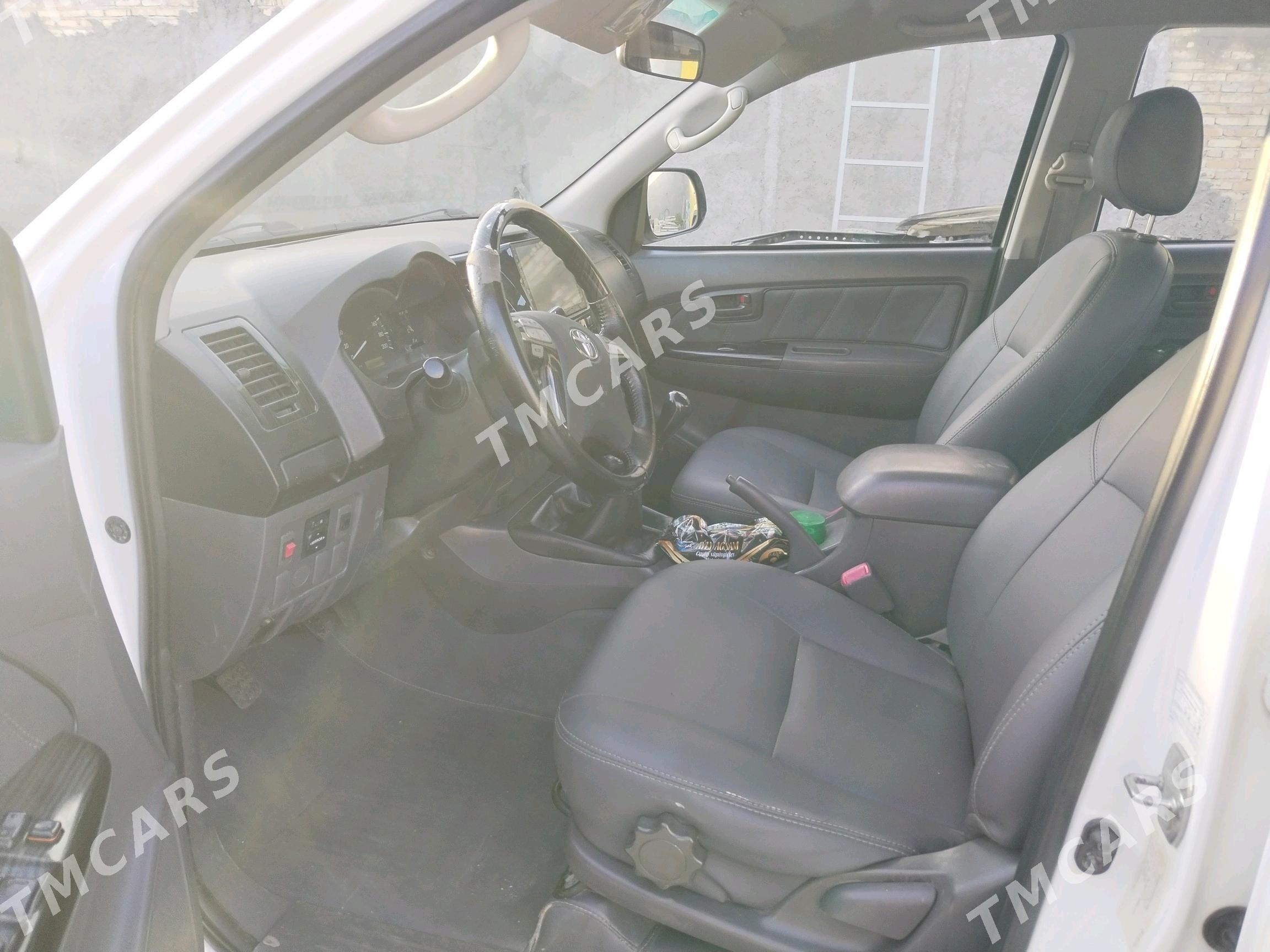Toyota Hilux 2013 - 330 000 TMT - Türkmenabat - img 5