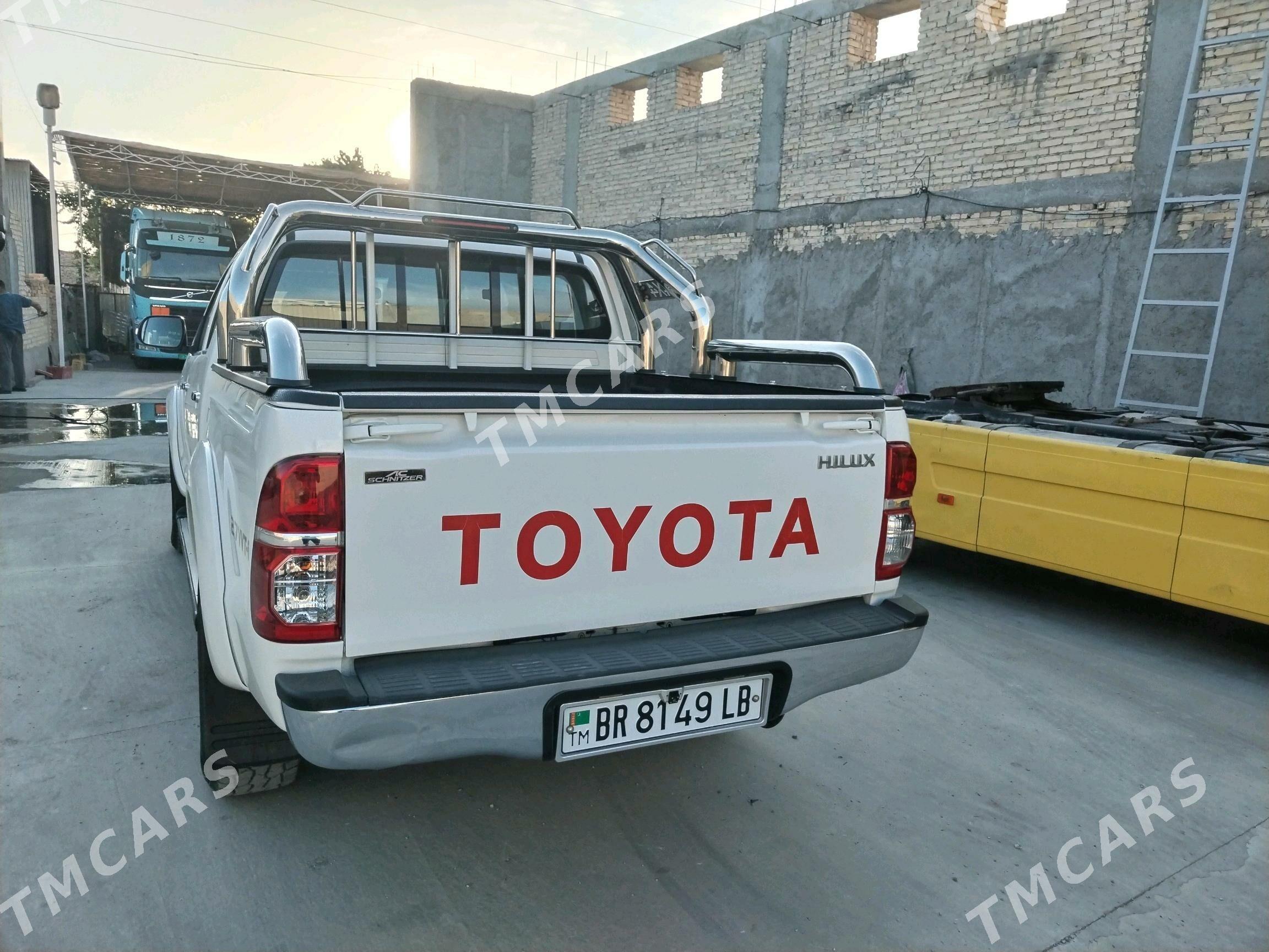 Toyota Hilux 2013 - 330 000 TMT - Türkmenabat - img 4