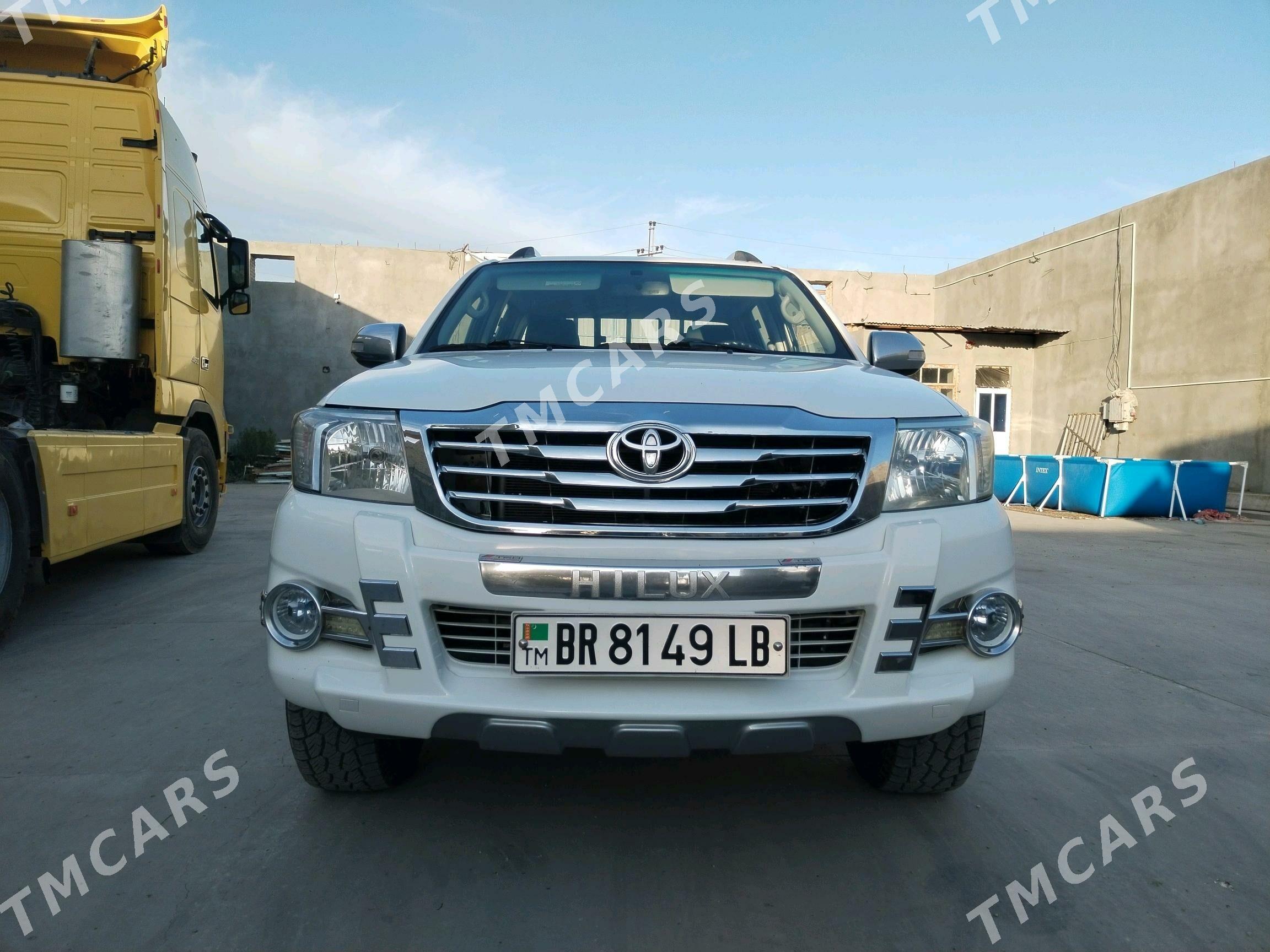 Toyota Hilux 2013 - 330 000 TMT - Türkmenabat - img 3