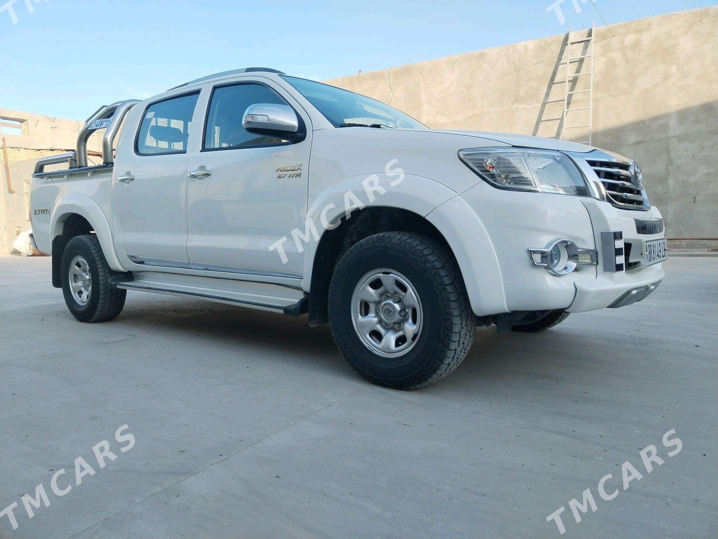 Toyota Hilux 2013 - 330 000 TMT - Türkmenabat - img 9