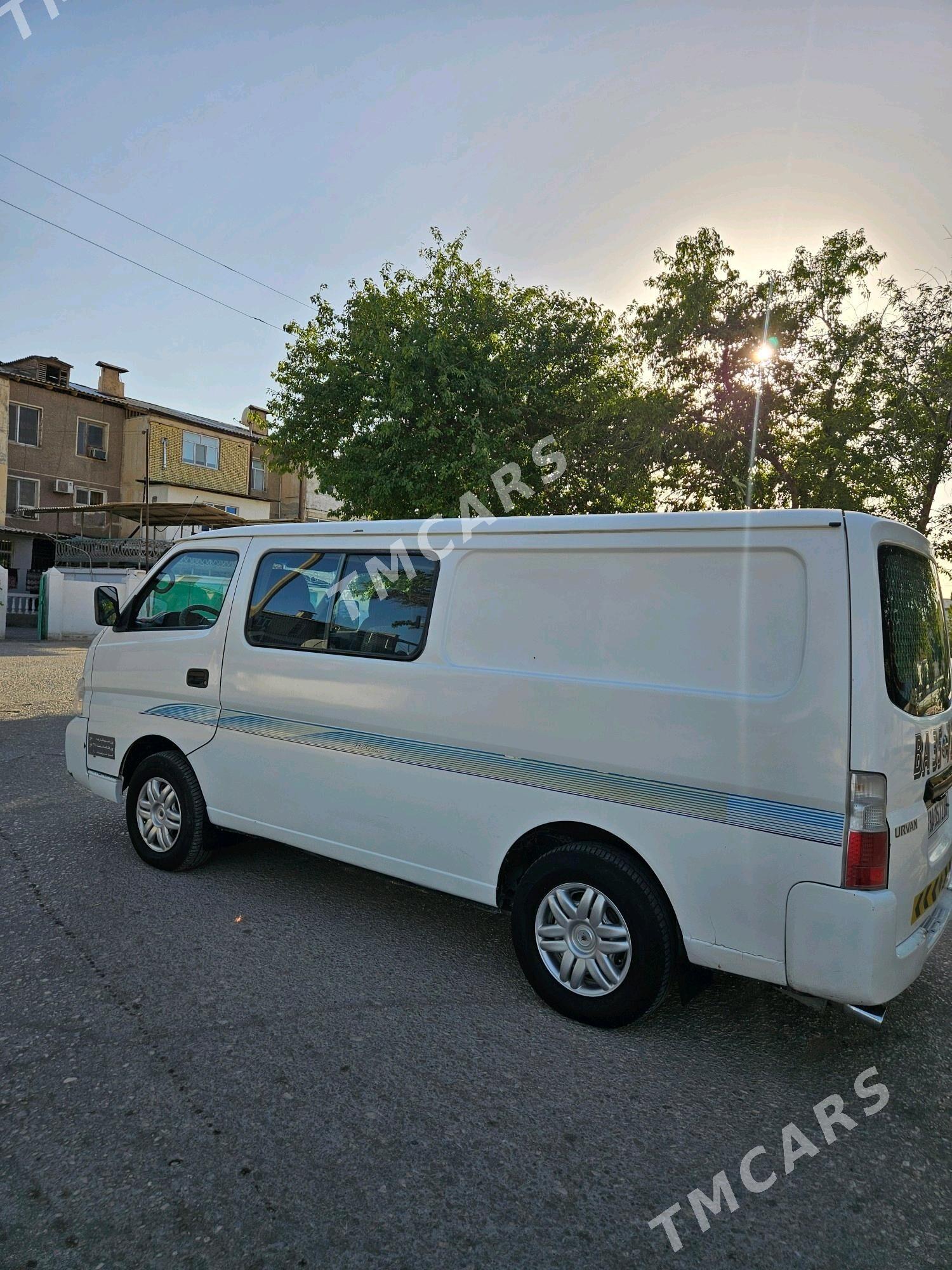 Nissan Urvan 2006 - 170 000 TMT - Балканабат - img 3